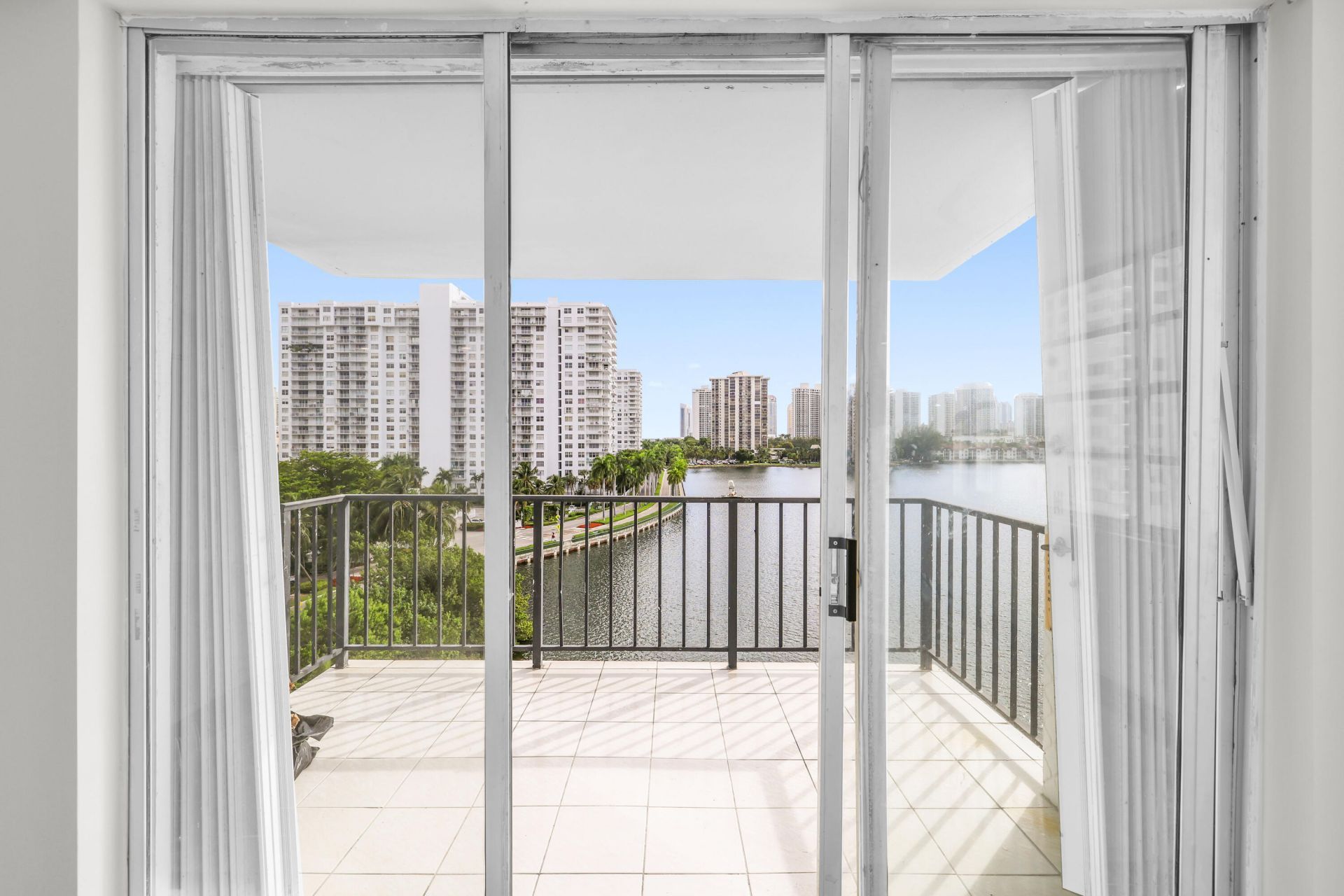 2780 NE 183rd Street, Unit 716, Aventura, FL 33160 Photo