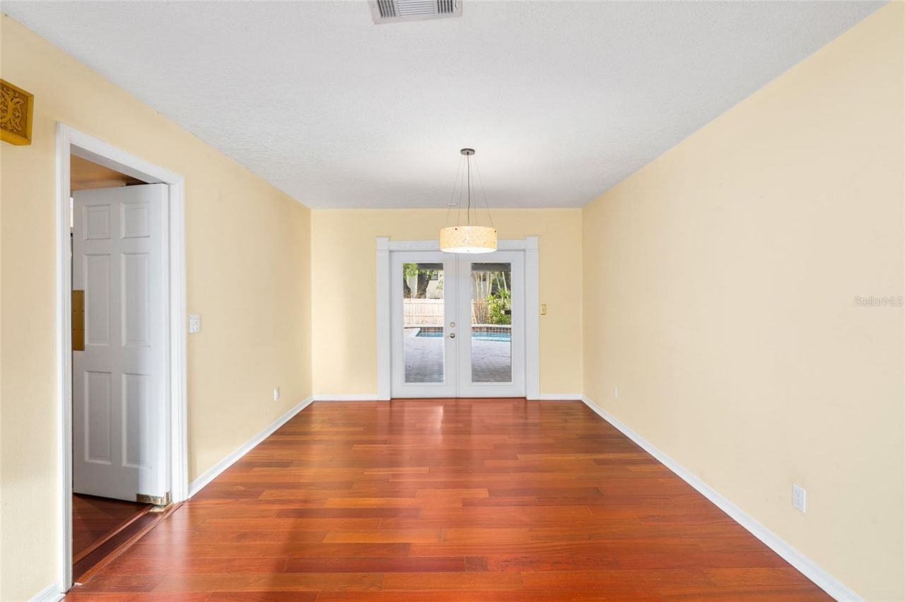 631 Gillette Avenue, Temple Terrace, FL 33617 Photo