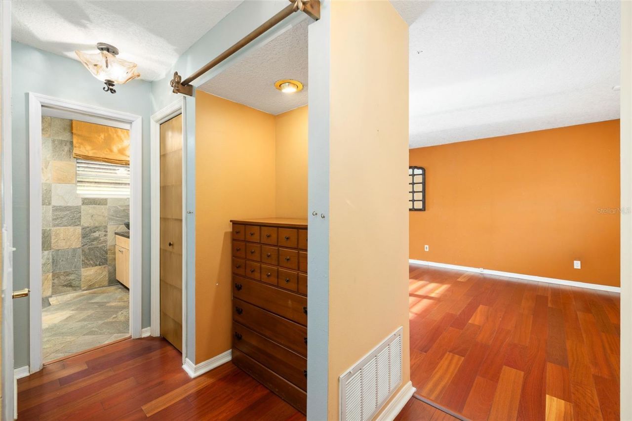 631 Gillette Avenue , Temple Terrace, FL 33617 Photo