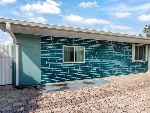 7861 Sheridan St , Hollywood, FL 33024