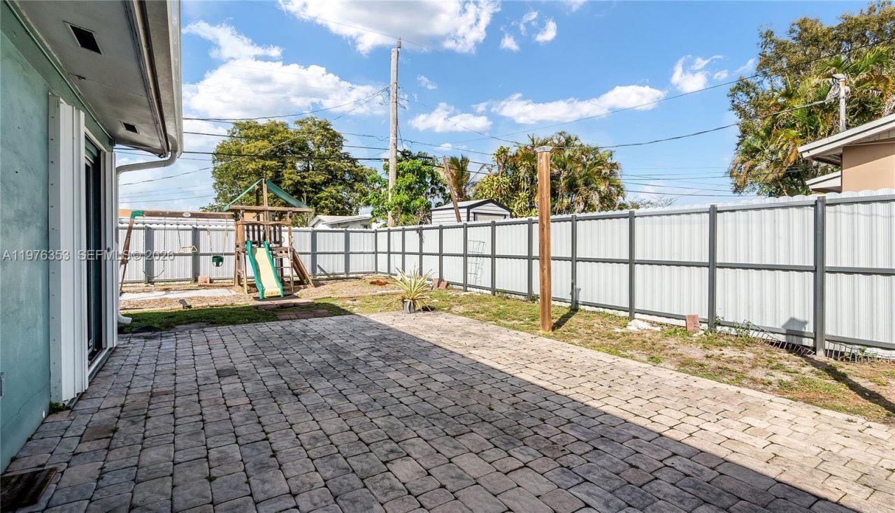 7861 Sheridan St , Hollywood, FL 33024 Photo