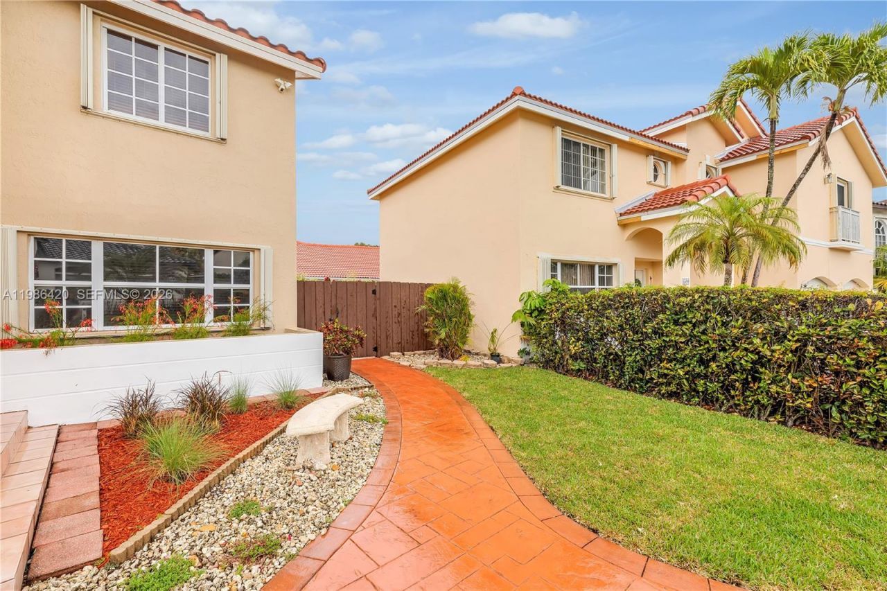 4520 SW 154th Ct, Miami, FL 33185 Photo