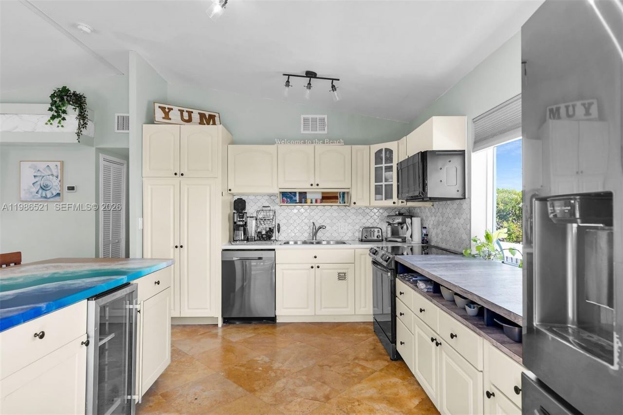 6501 Oceanview Ave, Marathon, FL 33050 Photo