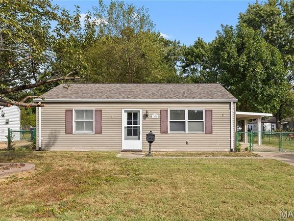 43 Saint Celeste Drive , Florissant, MO 63031