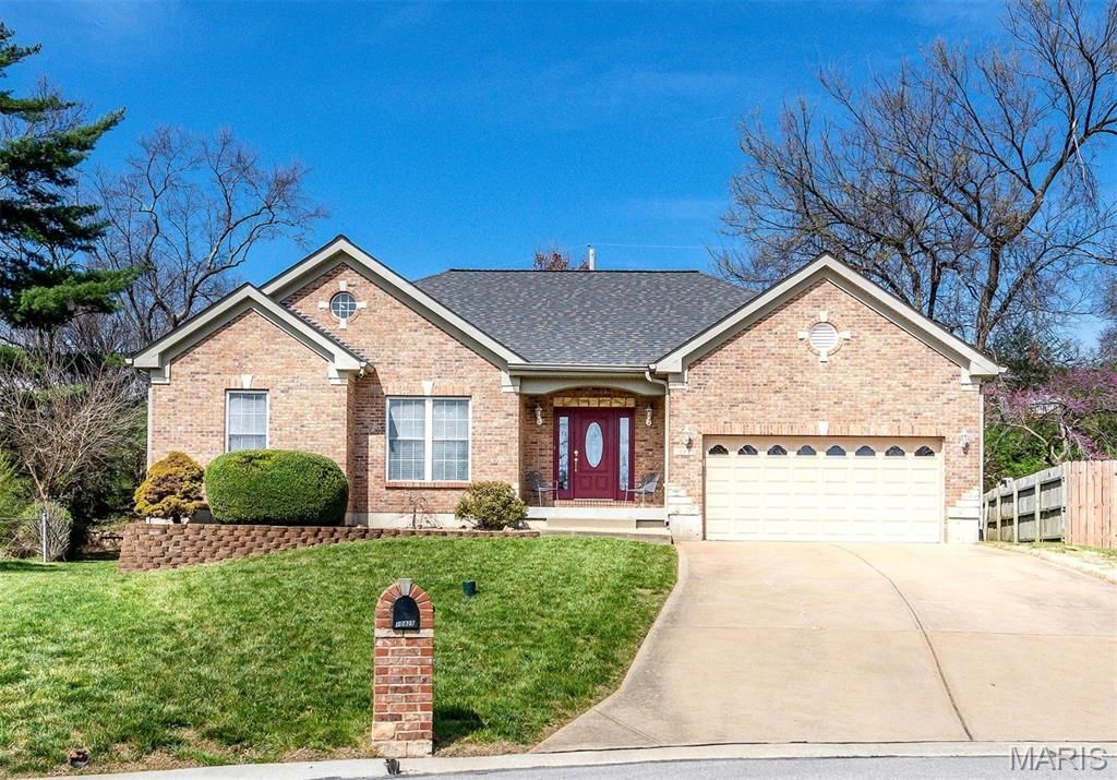10825 Larkspur Drive, Saint Louis, MO 63123 Main Photo