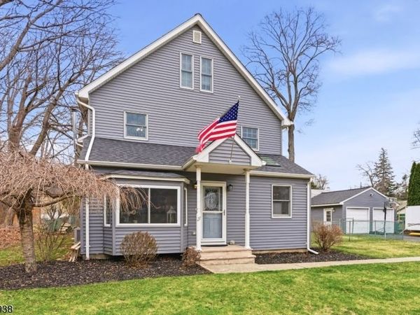 27 Schwarz Blvd, Jefferson, NJ 07849