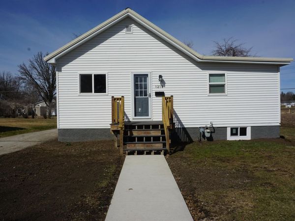 1215 3rd Avenue, Ackley, IA 50601