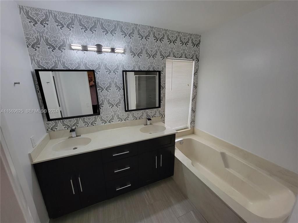 928 Falling Water Road, Weston, FL 33326 Photo