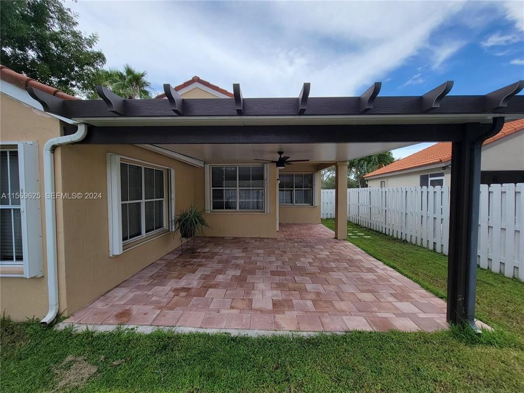 928 Falling Water Road, Weston, FL 33326 Photo