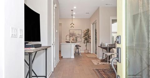 9 Fischbacher St, Sacramento, CA 95816 Photo