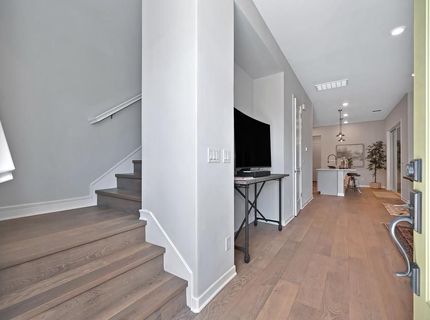 9 Fischbacher St, Sacramento, CA 95816 Photo