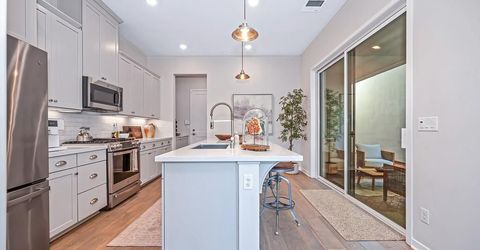 9 Fischbacher St, Sacramento, CA 95816 Photo