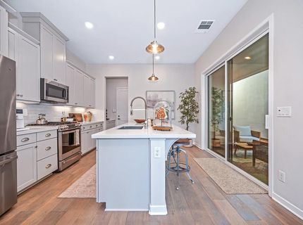 9 Fischbacher St, Sacramento, CA 95816 Photo