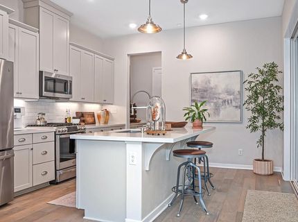 9 Fischbacher St, Sacramento, CA 95816 Photo