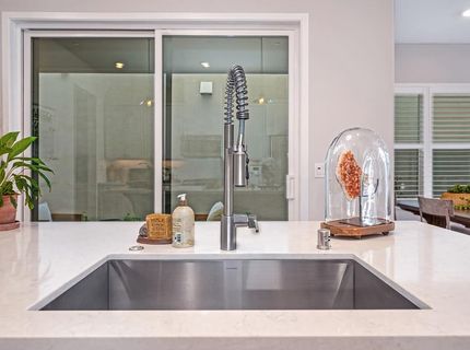 9 Fischbacher St, Sacramento, CA 95816 Photo