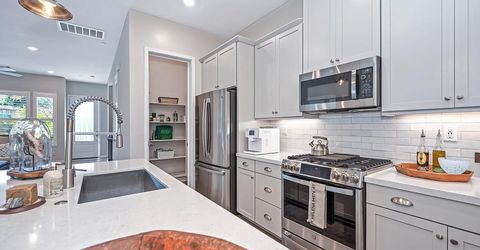 9 Fischbacher St, Sacramento, CA 95816 Photo