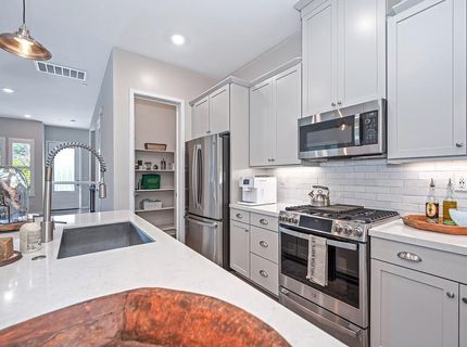 9 Fischbacher St, Sacramento, CA 95816 Photo