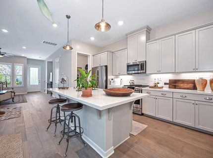 9 Fischbacher St, Sacramento, CA 95816 Photo