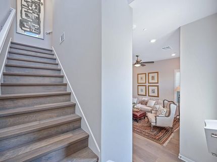 9 Fischbacher St, Sacramento, CA 95816 Photo