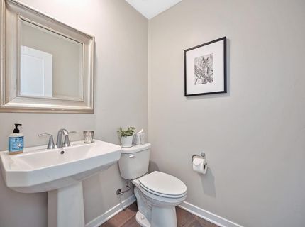 9 Fischbacher St, Sacramento, CA 95816 Photo