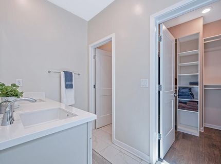 9 Fischbacher St, Sacramento, CA 95816 Photo