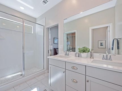 9 Fischbacher St, Sacramento, CA 95816 Photo