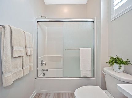 9 Fischbacher St, Sacramento, CA 95816 Photo