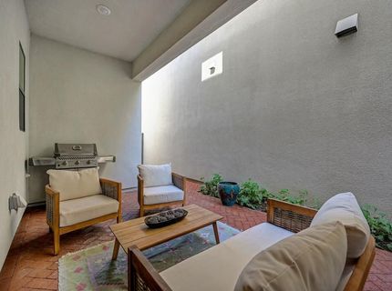 9 Fischbacher St, Sacramento, CA 95816 Photo