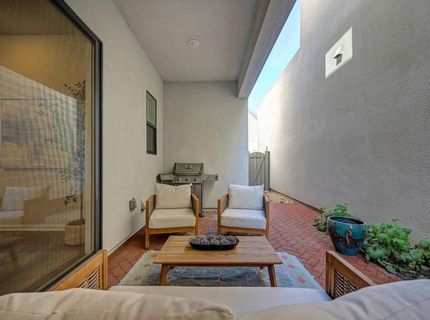 9 Fischbacher St, Sacramento, CA 95816 Photo