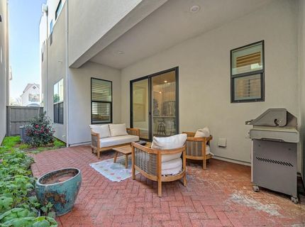 9 Fischbacher St, Sacramento, CA 95816 Photo