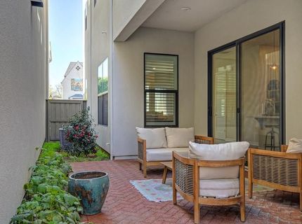 9 Fischbacher St, Sacramento, CA 95816 Photo