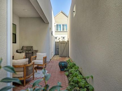 9 Fischbacher St, Sacramento, CA 95816 Photo