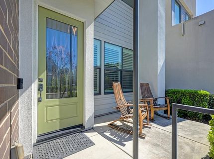 9 Fischbacher St, Sacramento, CA 95816 Photo