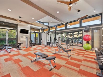 9 Fischbacher St, Sacramento, CA 95816 Photo