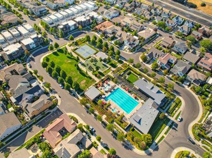 9 Fischbacher St, Sacramento, CA 95816 Photo