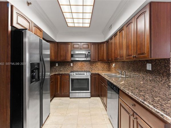 3600 Mystic Pointe Dr , Unit 310, Aventura, FL 33180