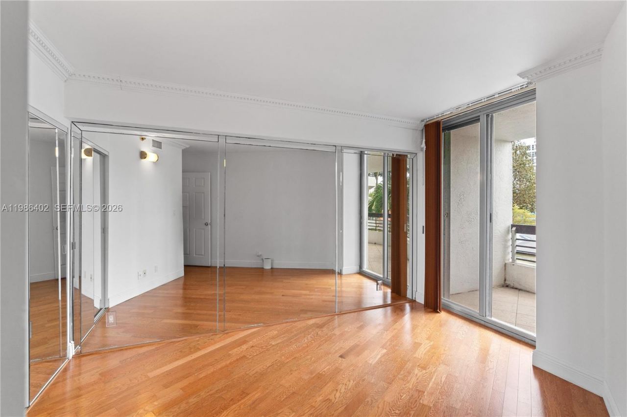 3600 Mystic Pointe Dr , Unit 310, Aventura, FL 33180 Photo