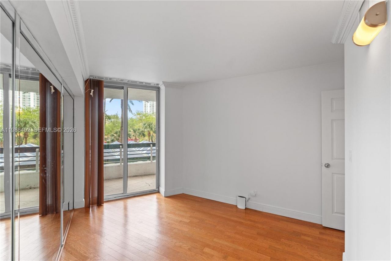 3600 Mystic Pointe Dr , Unit 310, Aventura, FL 33180 Photo