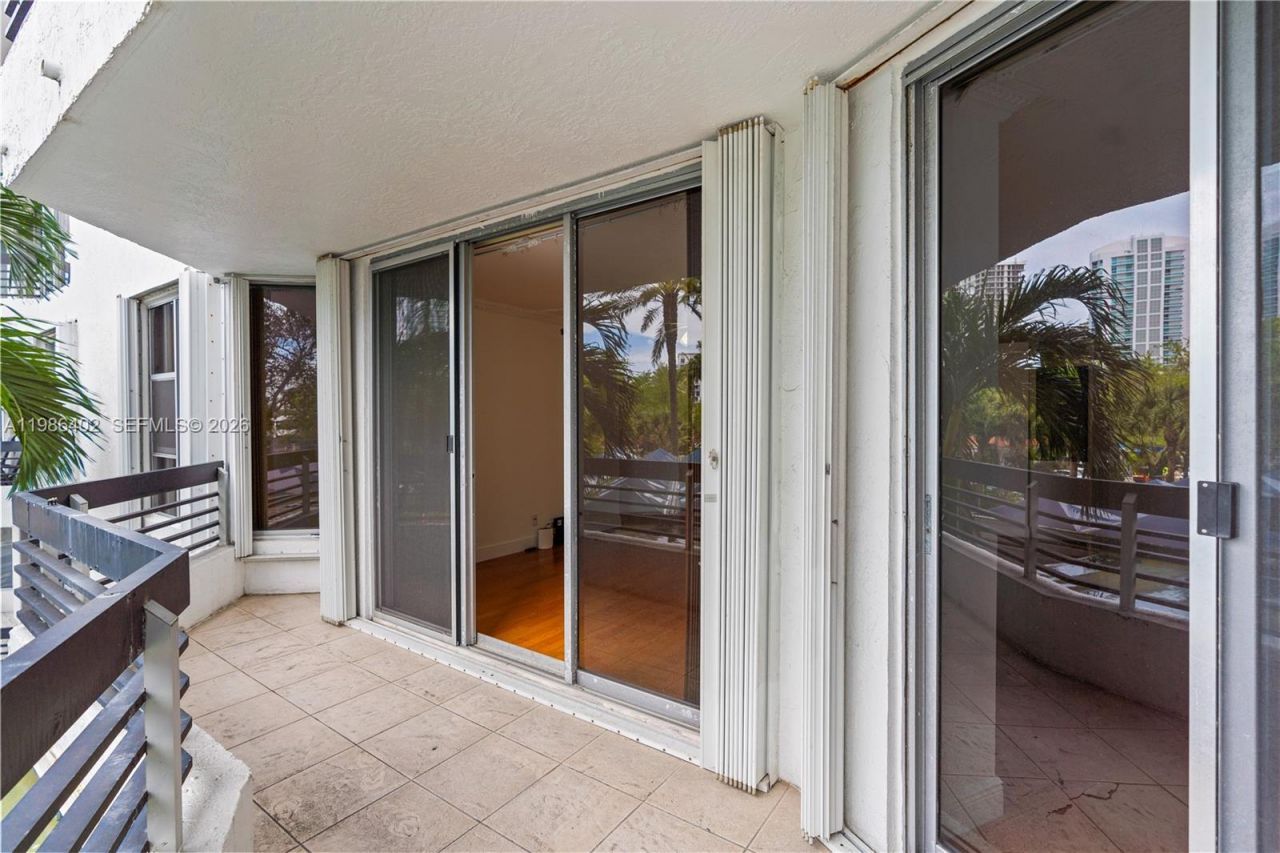 3600 Mystic Pointe Dr, Unit 310, Aventura, FL 33180 Photo