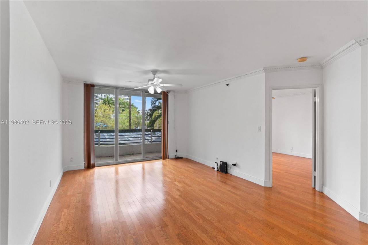 3600 Mystic Pointe Dr , Unit 310, Aventura, FL 33180 Photo