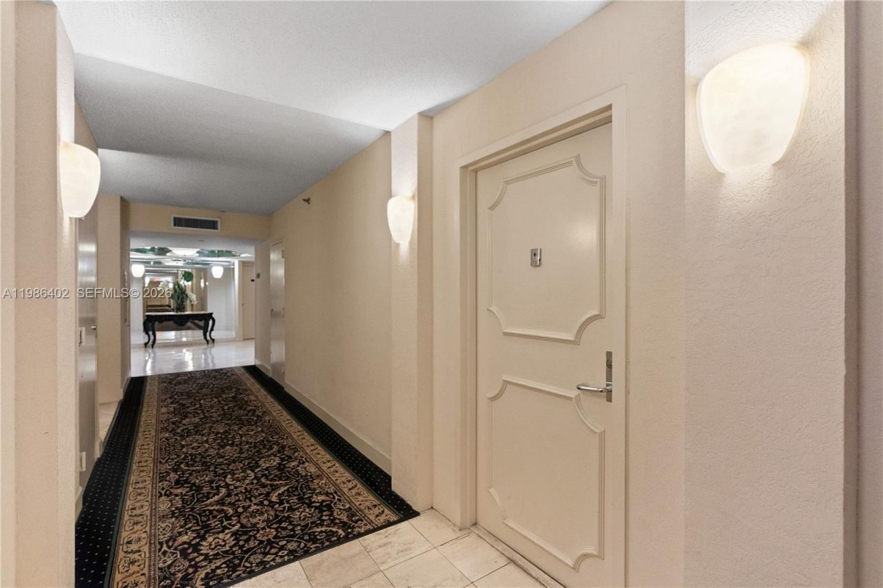 3600 Mystic Pointe Dr, Unit 310, Aventura, FL 33180 Photo