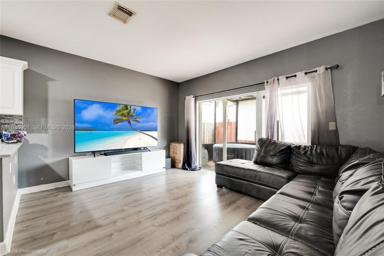 347 NE 34th Ter, Homestead, FL 33033 Photo