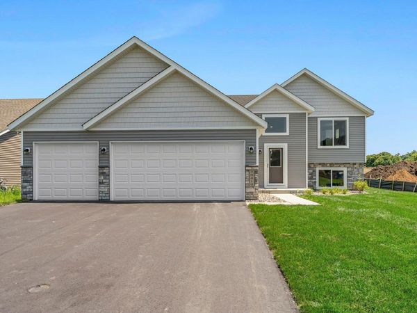 2017 Aster Lane , Mankato, MN 56001