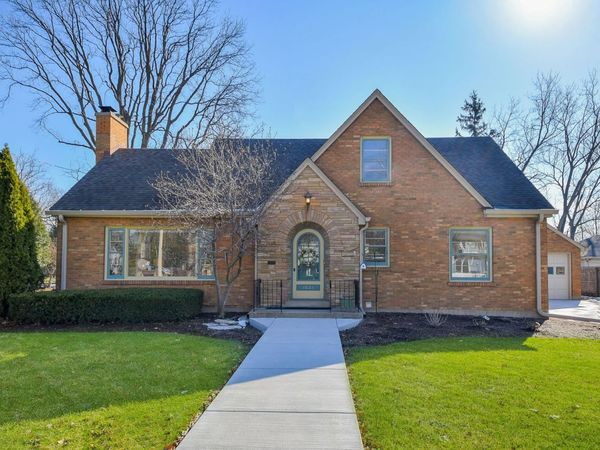 1031 N Spring Street , Elgin, IL 60120