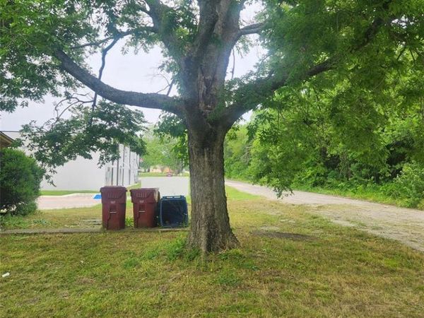 520 Locust Street, Farmersville, TX 75442