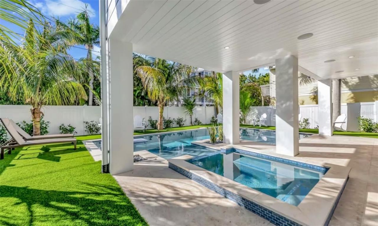 2210 Avenue A, Bradenton Beach, FL 34217 Photo