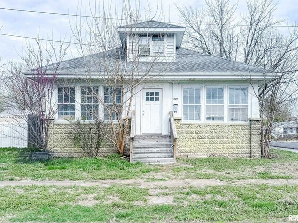 300 W Goodall Street, Marion, IL 62959