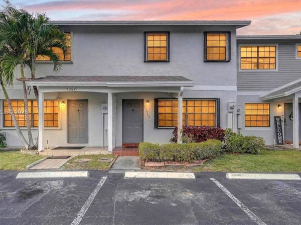 10413 NW 6th St , Pembroke Pines, FL 33026