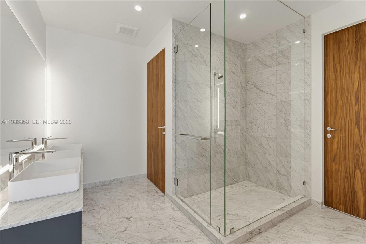 5 Grove Isle Dr, Unit L502, Coconut Grove, FL 33133 Photo