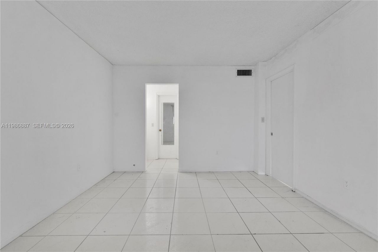 2999 Point East Dr, Unit C308, Aventura, FL 33160 Photo